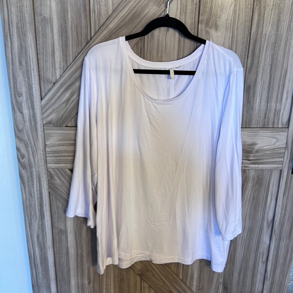 New without tags perfect Springtime white shirt with 3/4 length sleeves